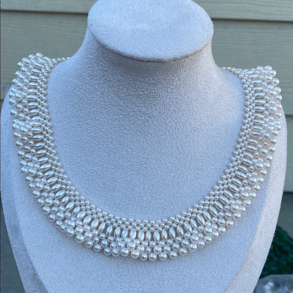 Elegant faux Pearl Necklace